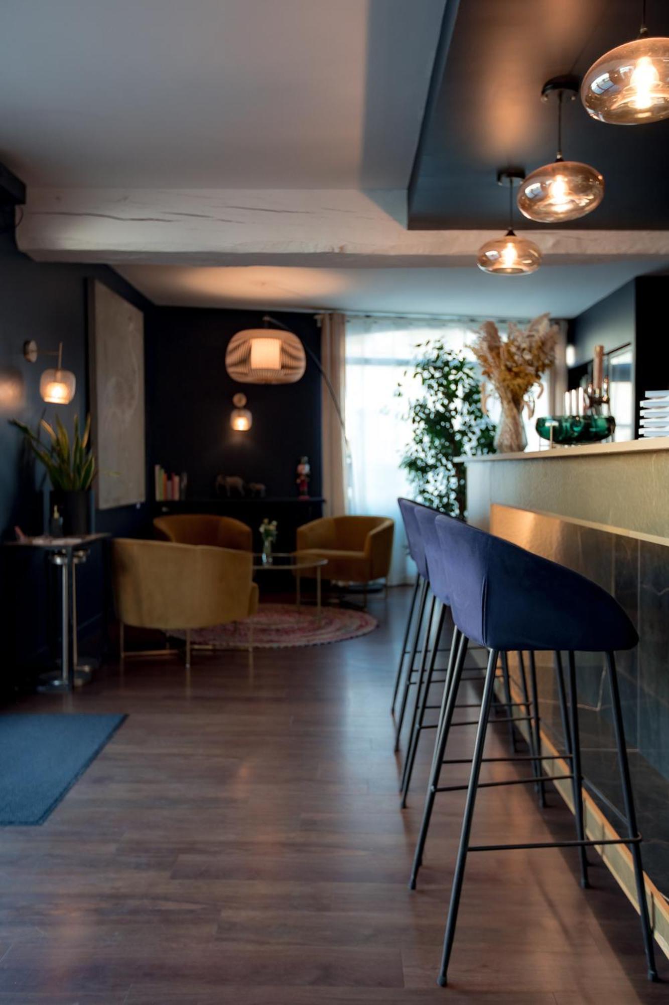 Hotel - Restaurant Le Globe Meursault Esterno foto